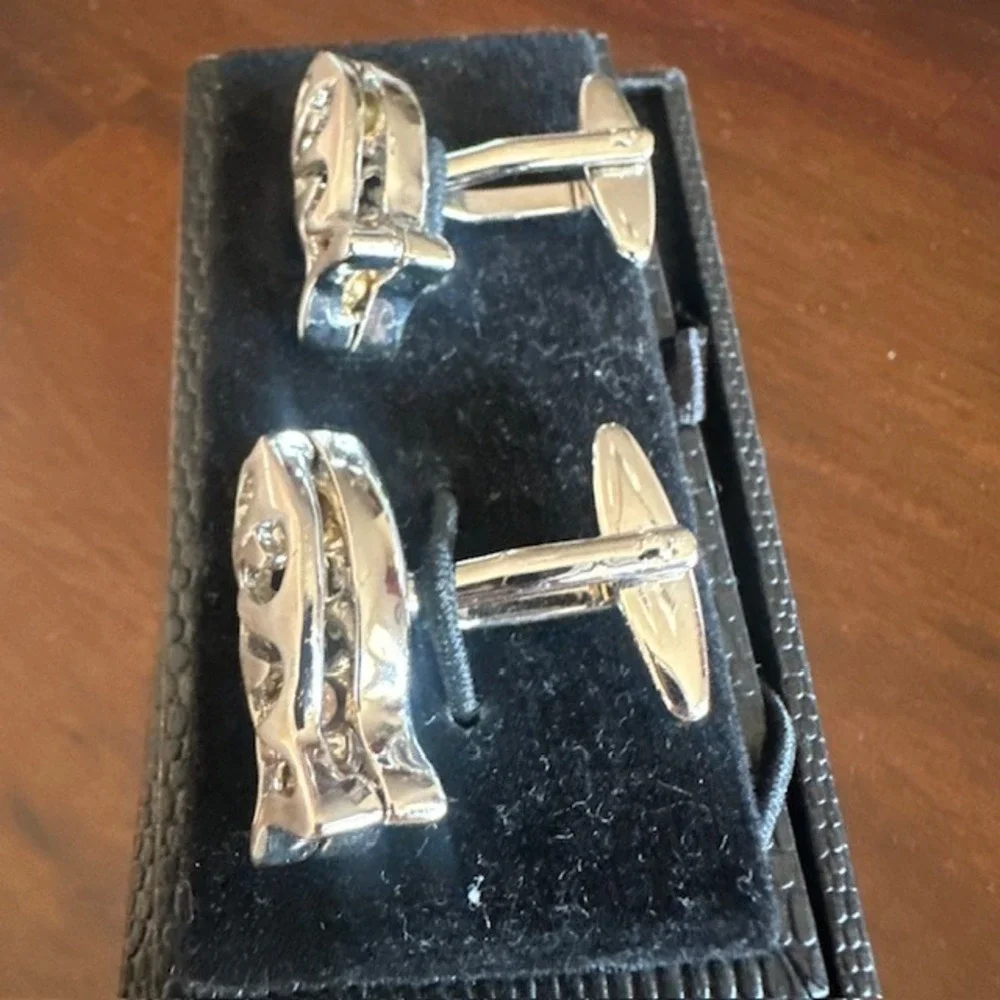 Umo‎ Lorenzo Mens Silver Tone Fish Cufflinks Gold Eye Cutout Design with Box